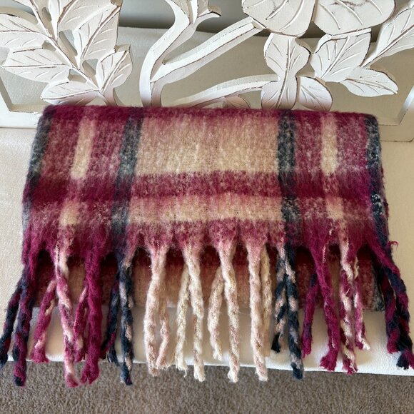 Celtic Ore Designed in Ireland Scarf - Picture 1 of 6